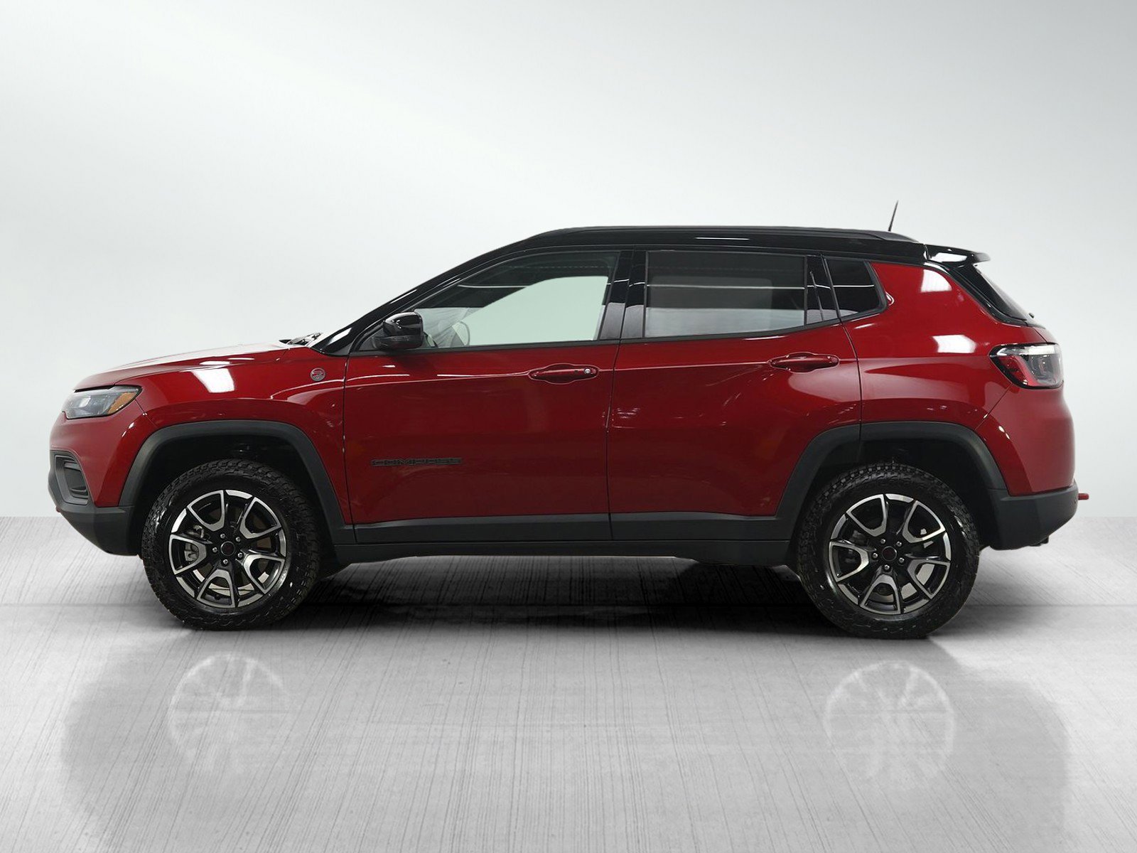 Used 2025 Jeep Compass Trailhawk image 2