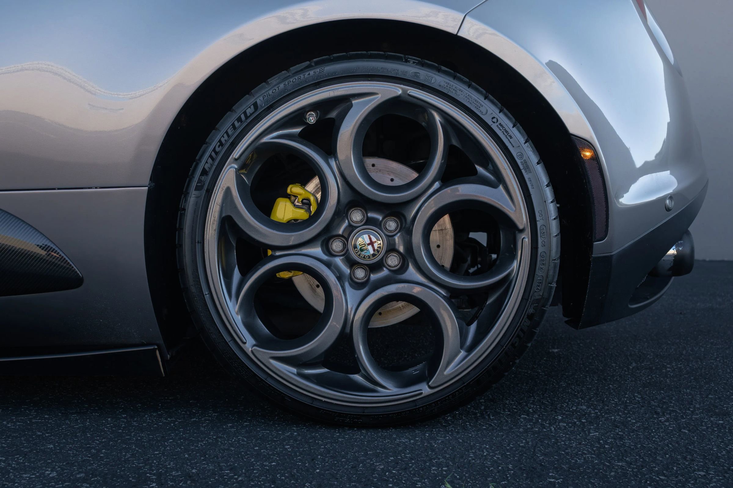 Used 2015 Alfa Romeo 4C Coupe w/ Leather Interior Group RWD image 31