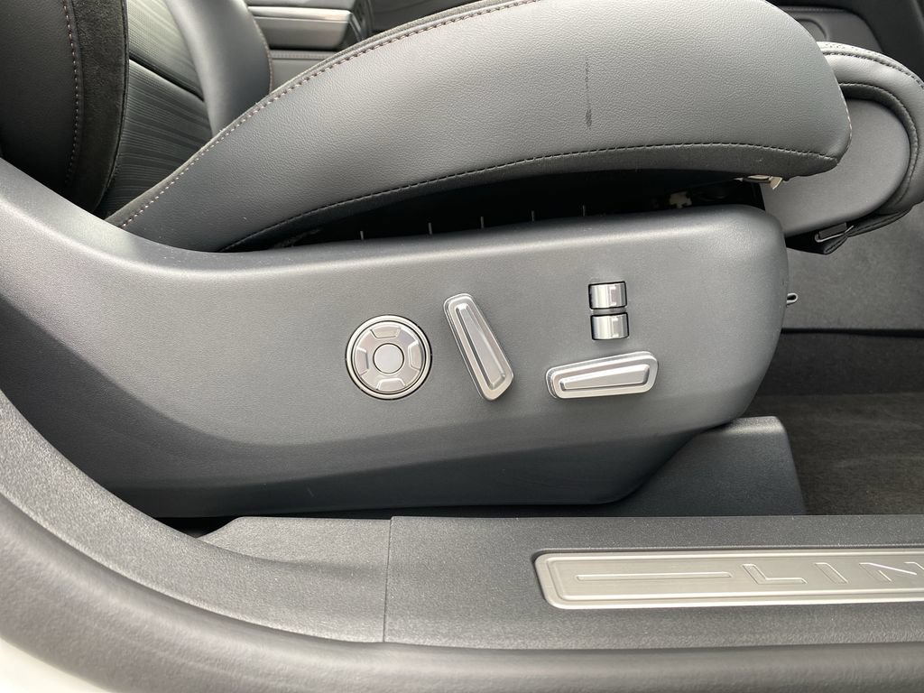 Used 2025 Lincoln Nautilus Reserve AWD/4WD image 39