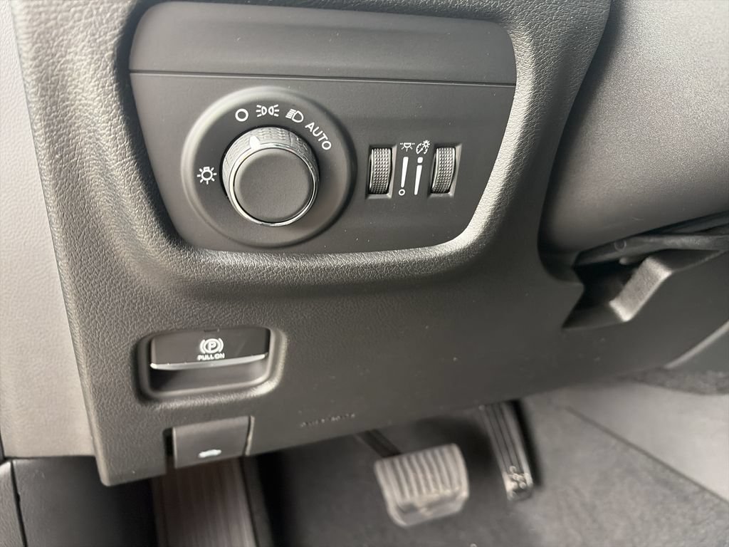 New 2026 Jeep Grand Cherokee Altitude RWD image 19