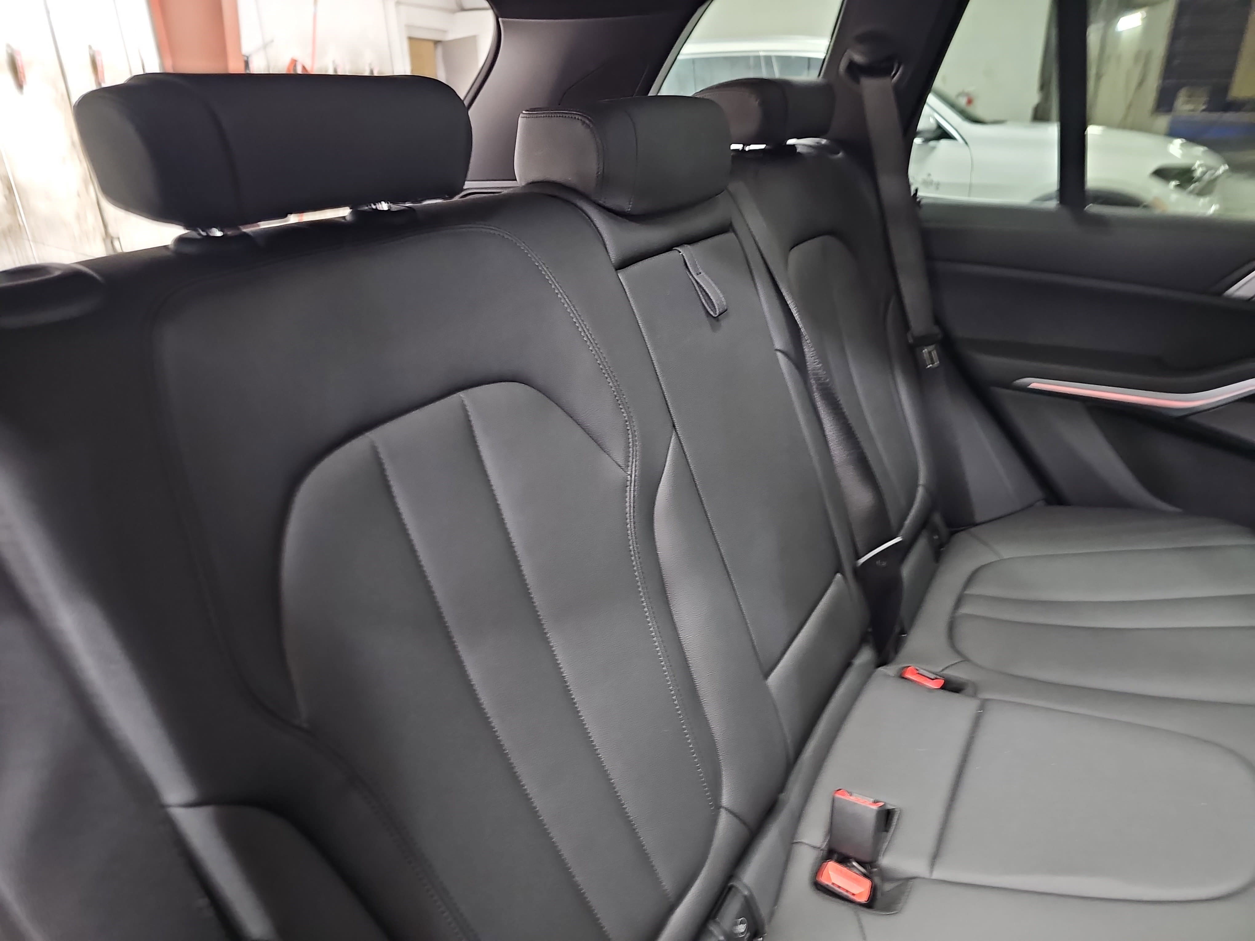 Used 2020 BMW X5 xDrive40i w/ Premium Package image 12