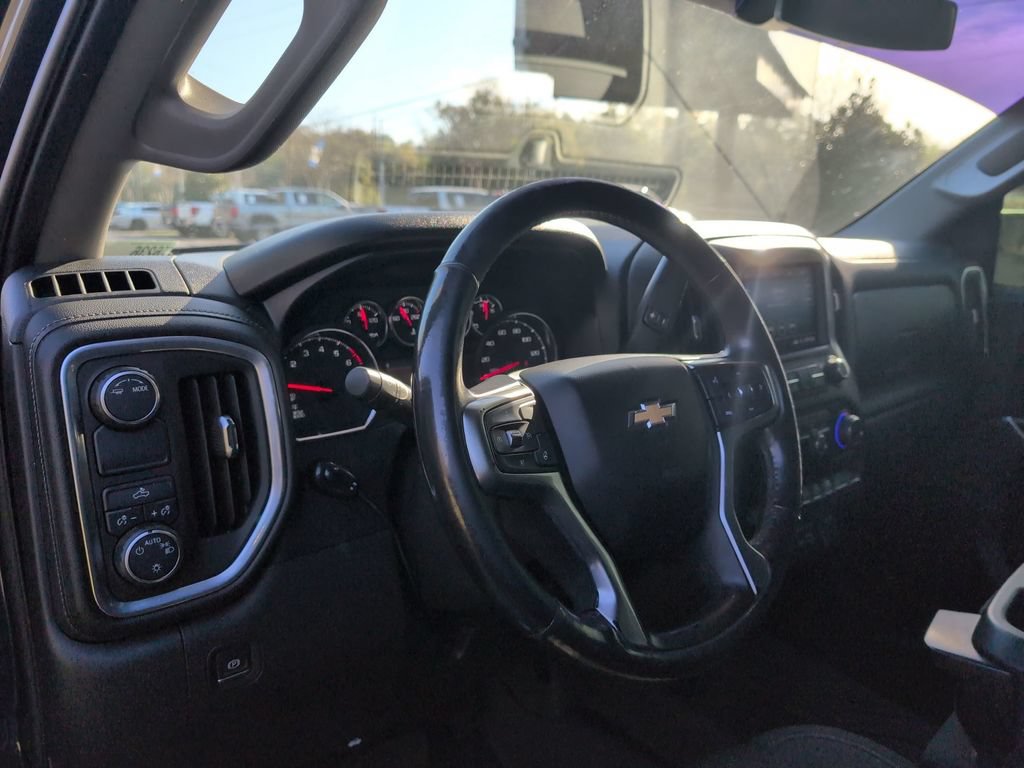 Used 2021 Chevrolet Silverado 1500 LT RWD image 32