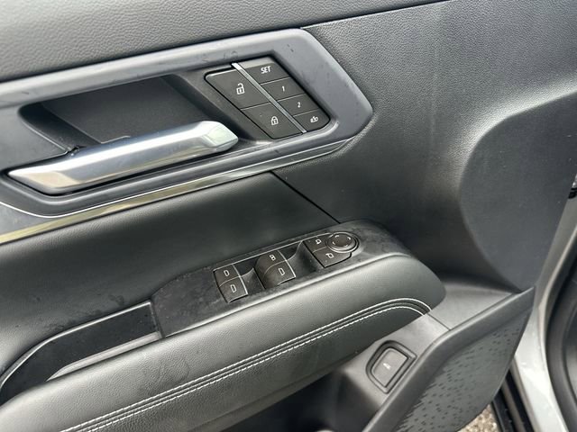 Used 2026 GMC Terrain Denali w/ LPO, Black Badging Package image 17