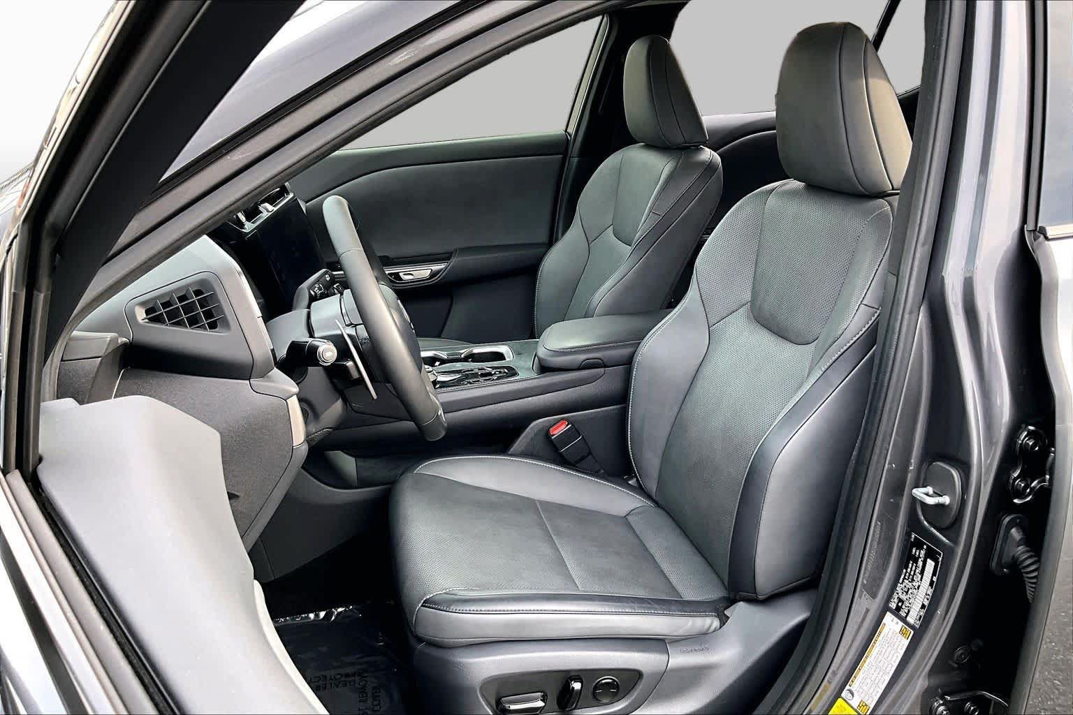 Used 2023 Lexus RZ 450e Premium w/ Technology Package AWD/4WD image 7