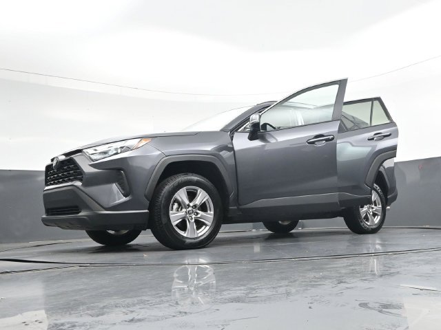 Used 2025 Toyota RAV4 XLE FWD image 43