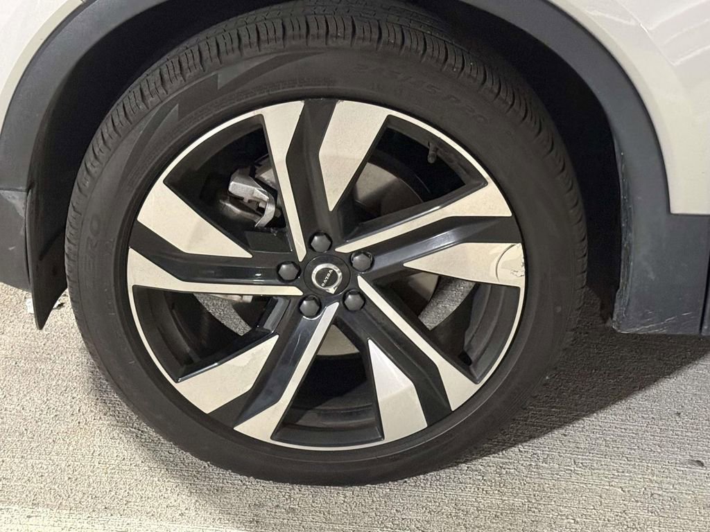 Used 2023 Volvo XC40 B5 Plus w/ Driver Assist Package AWD/4WD image 6