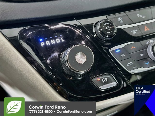 Used 2017 Chrysler Pacifica Touring-L FWD image 19