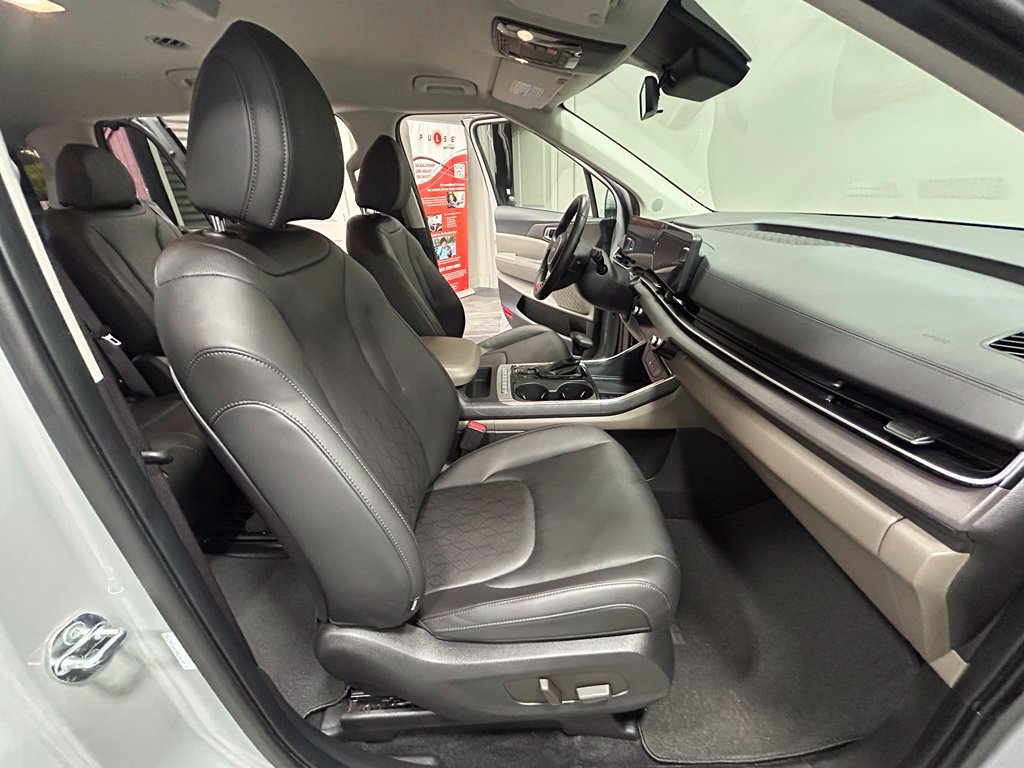 Used 2025 Kia Carnival EX FWD image 45
