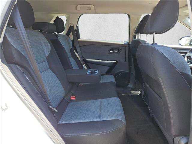 Used 2022 Nissan Rogue SV FWD image 18