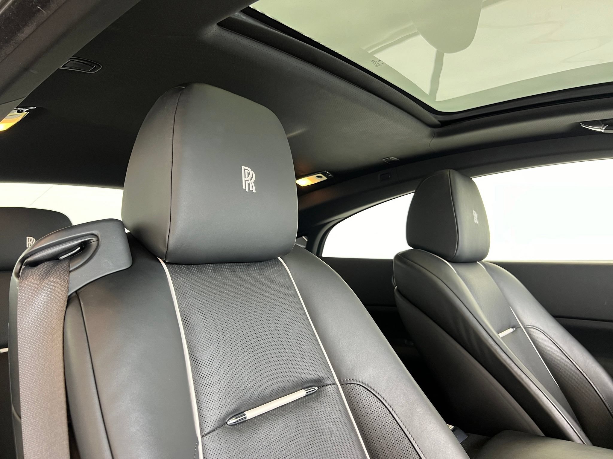 Used 2015 Rolls-Royce Wraith RWD image 21