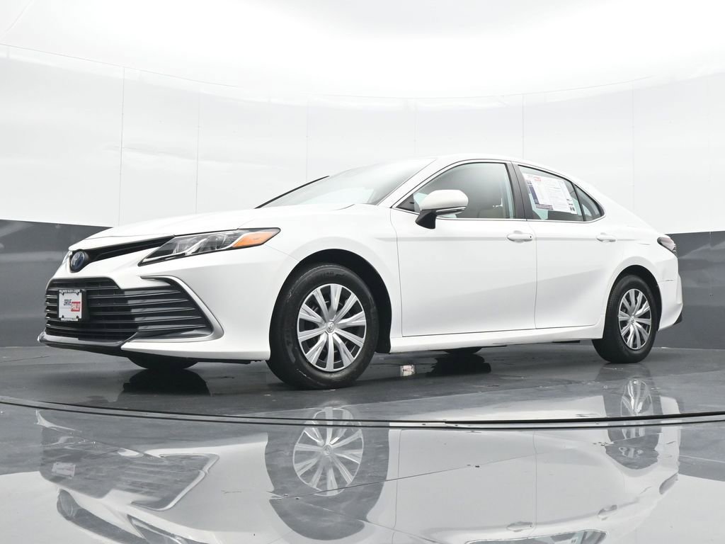 Used 2022 Toyota Camry LE image 9