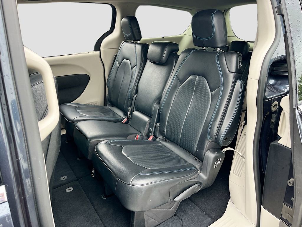 Certified 2021 Chrysler Pacifica Touring-L w/ Uconnect Theater Family Group image 23