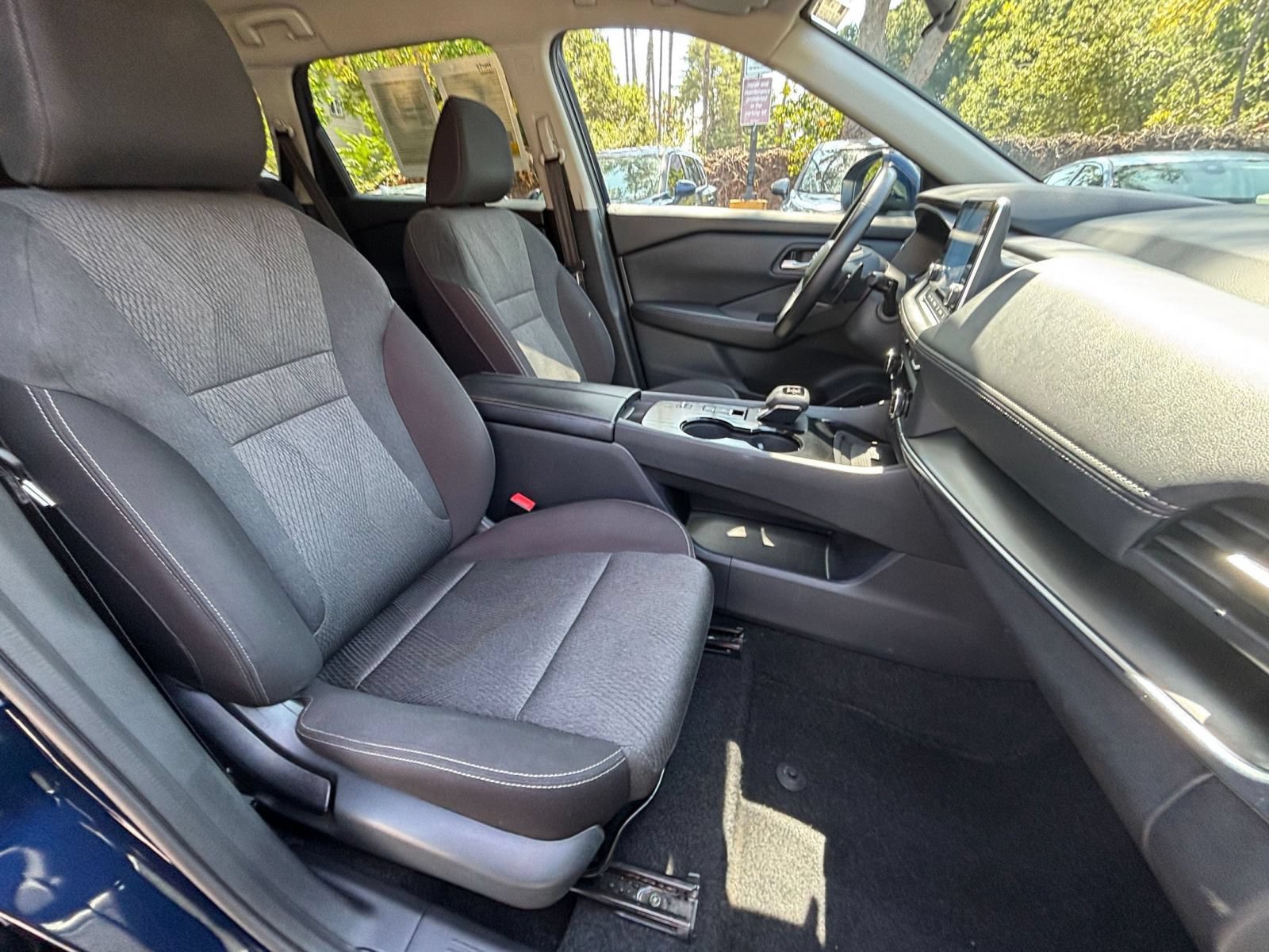 Used 2025 Nissan Rogue SV FWD image 37