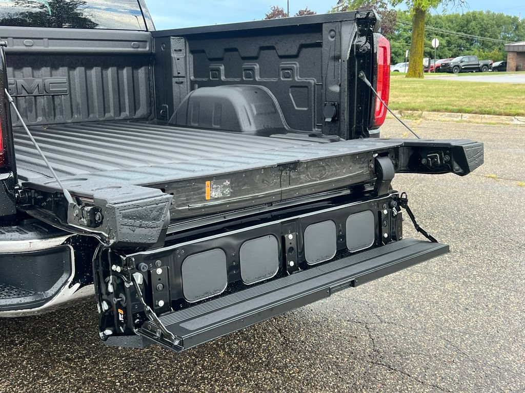 New 2026 GMC Sierra 1500 SLT w/ SLT Premium Package AWD/4WD image 8