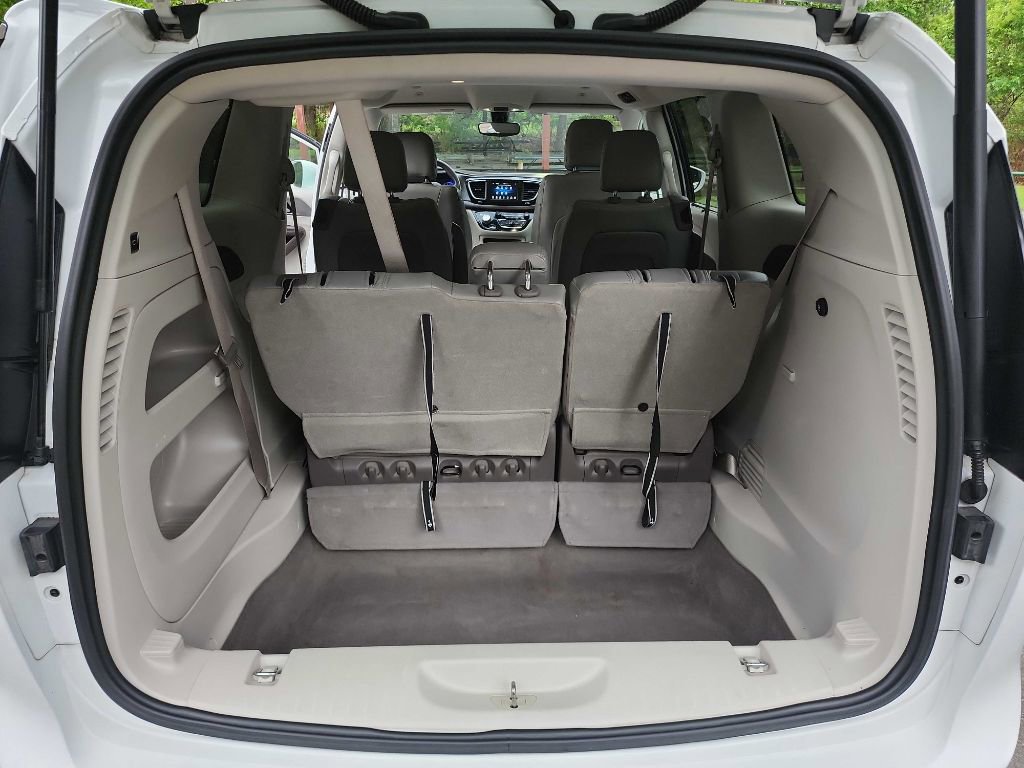 Used 2019 Chrysler Pacifica Touring Plus w/ Tire & Wheel Group image 28