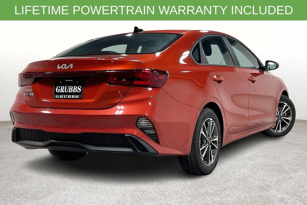Used 2023 Kia Forte LXS image 2