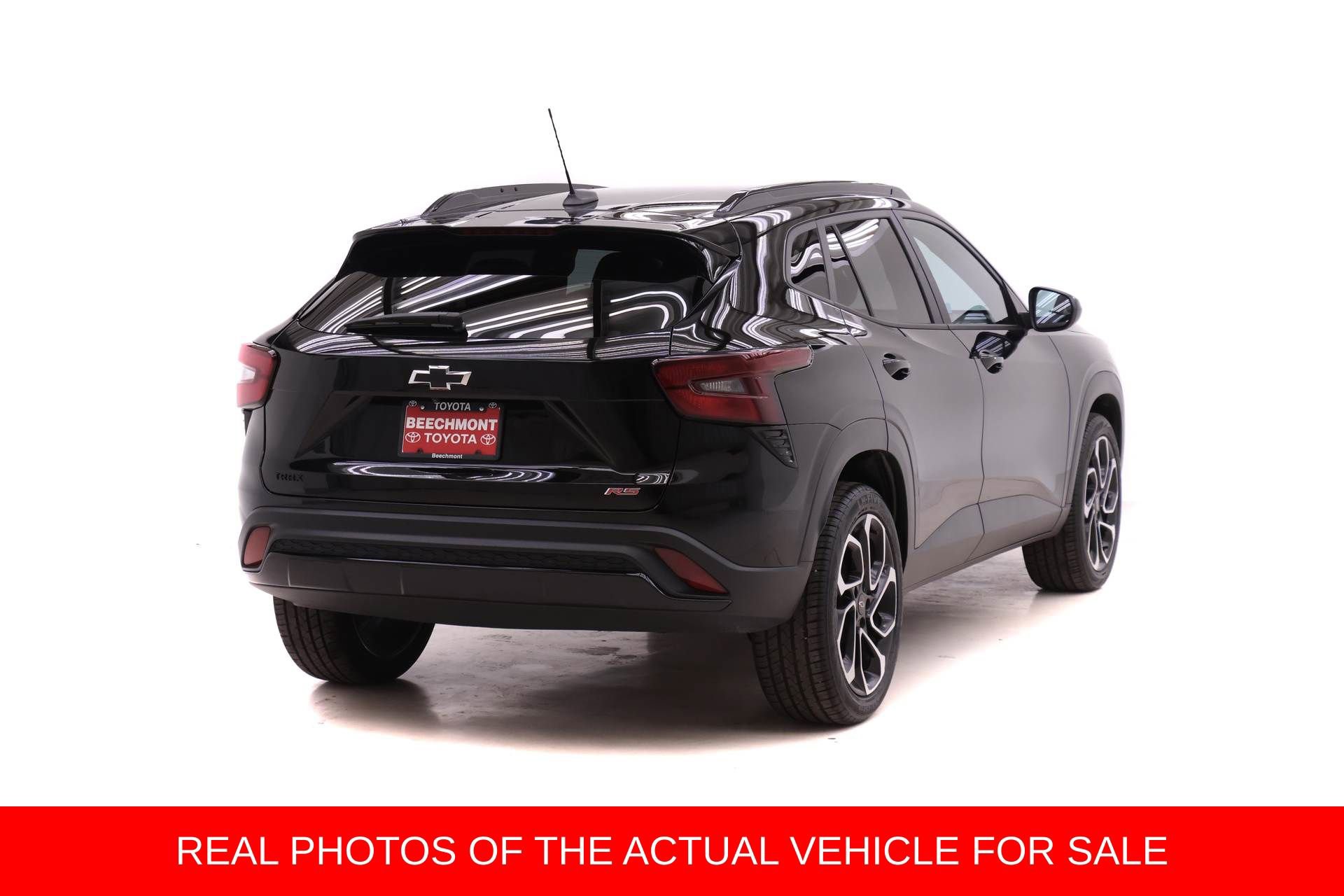 Used 2024 Chevrolet Trax RS w/ Sunroof Package image 2