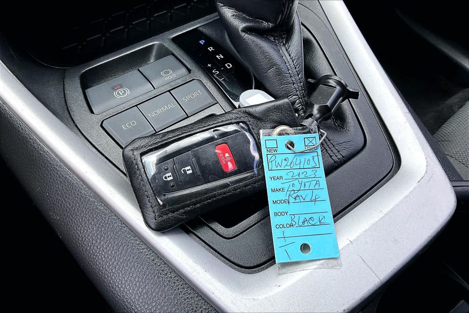 Used 2023 Toyota RAV4 XLE FWD image 14