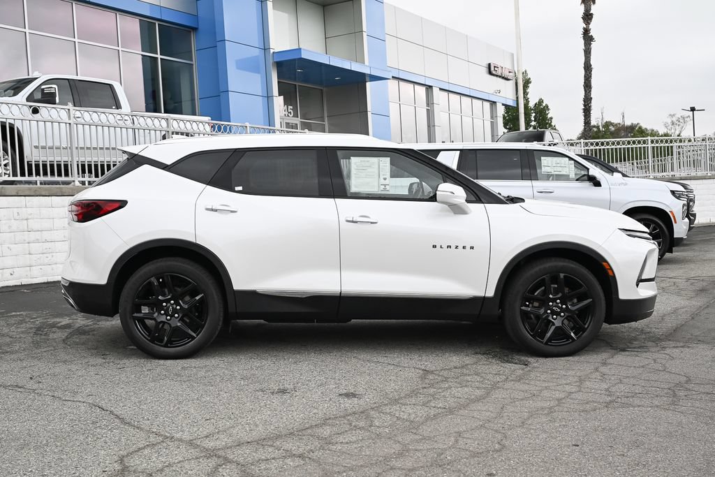 Used 2023 Chevrolet Blazer Premier FWD image 4