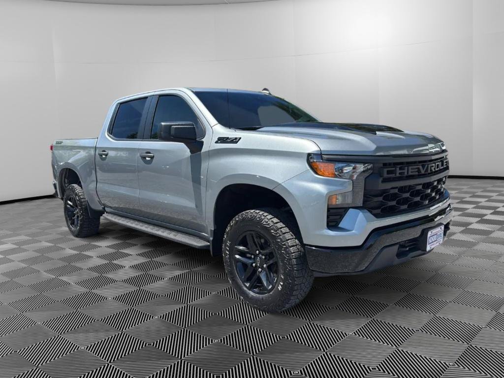 Used 2024 Chevrolet Silverado 1500 Custom Trail Boss w/ Dark Appearance Package AWD/4WD image 2