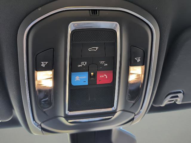 Used 2025 Jeep Wagoneer 4WD image 14