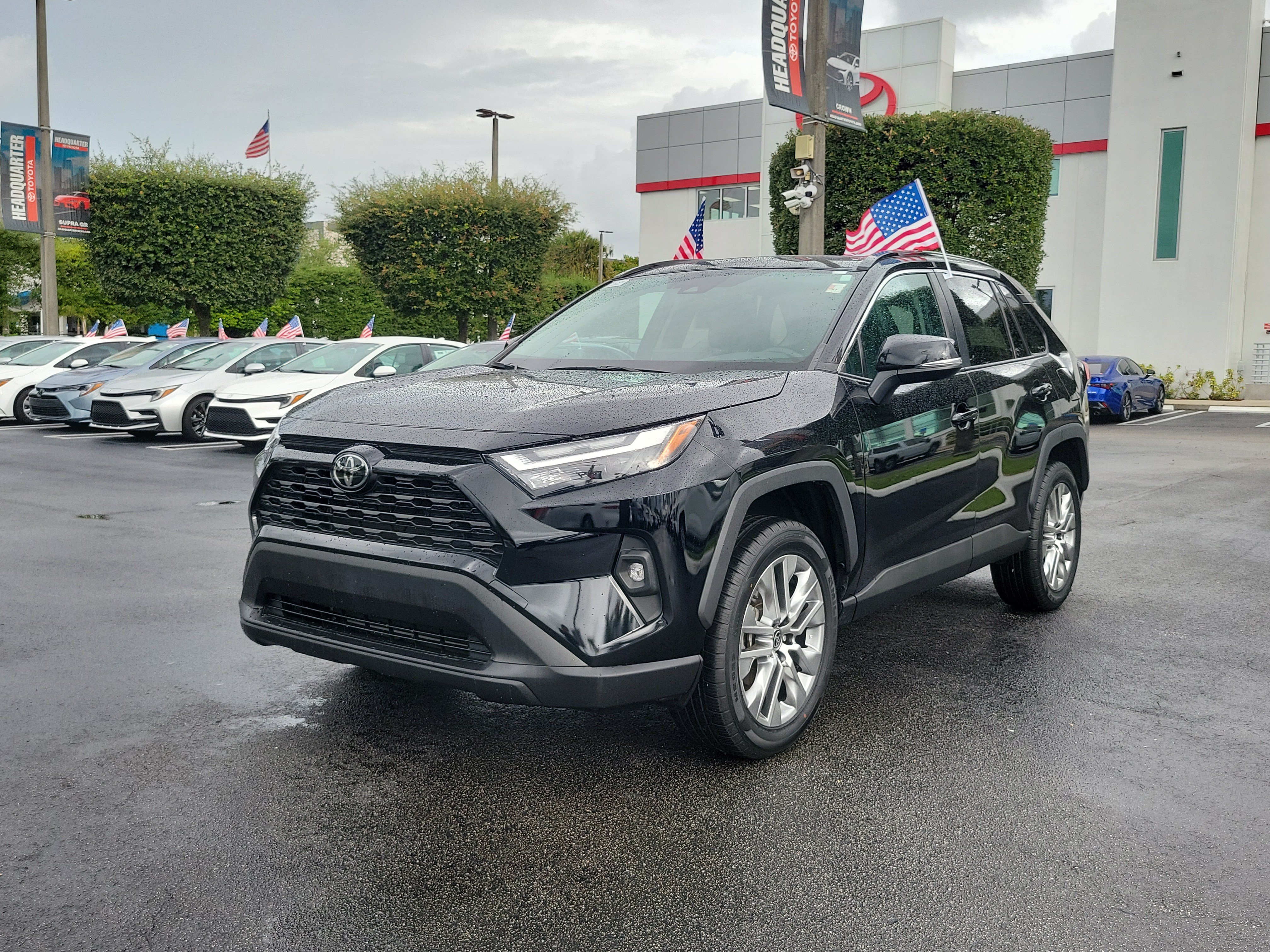 Used 2023 Toyota RAV4 XLE Premium FWD image 6