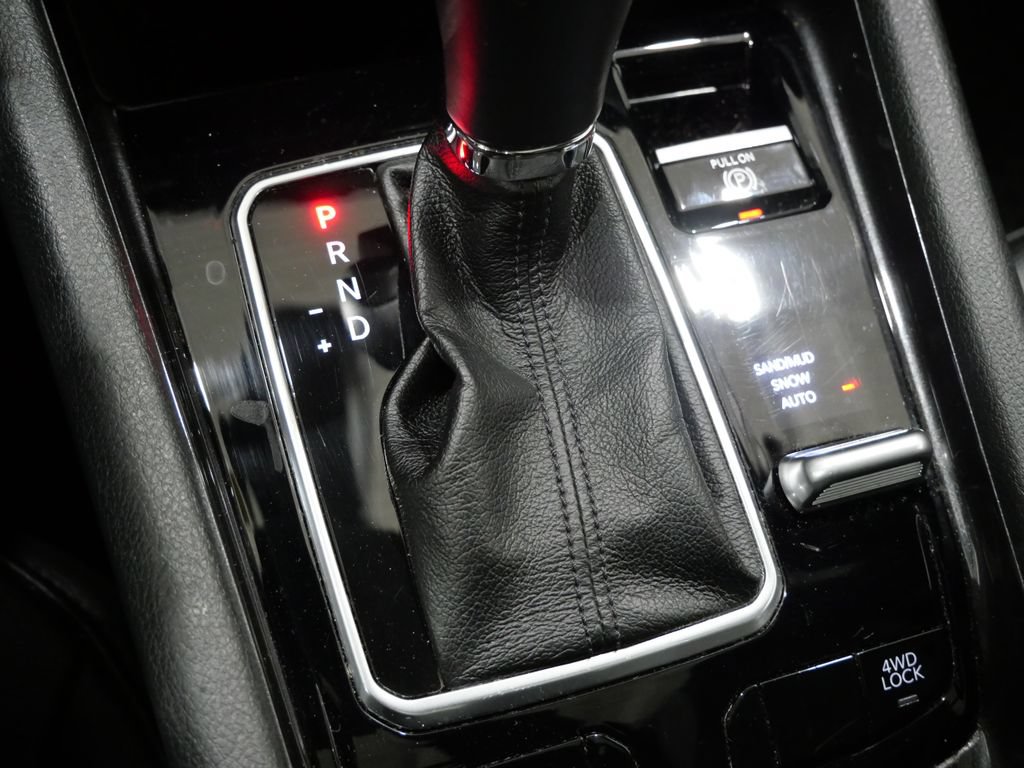 Used 2025 Jeep Compass Latitude w/ Sun & Sound Group AWD/4WD image 23