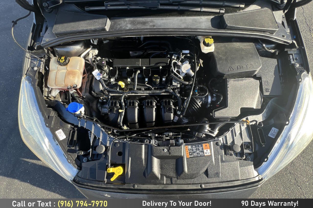 Used 2017 Ford Focus Titanium image 12