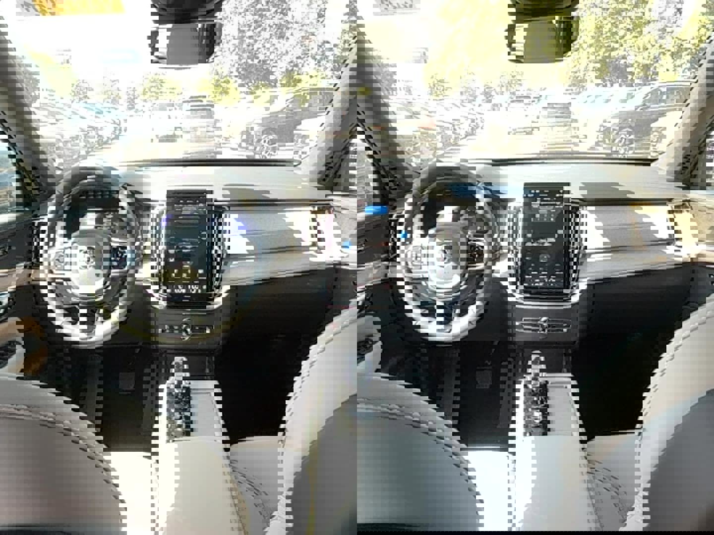 New 2026 Volvo XC90 B5 Core image 17