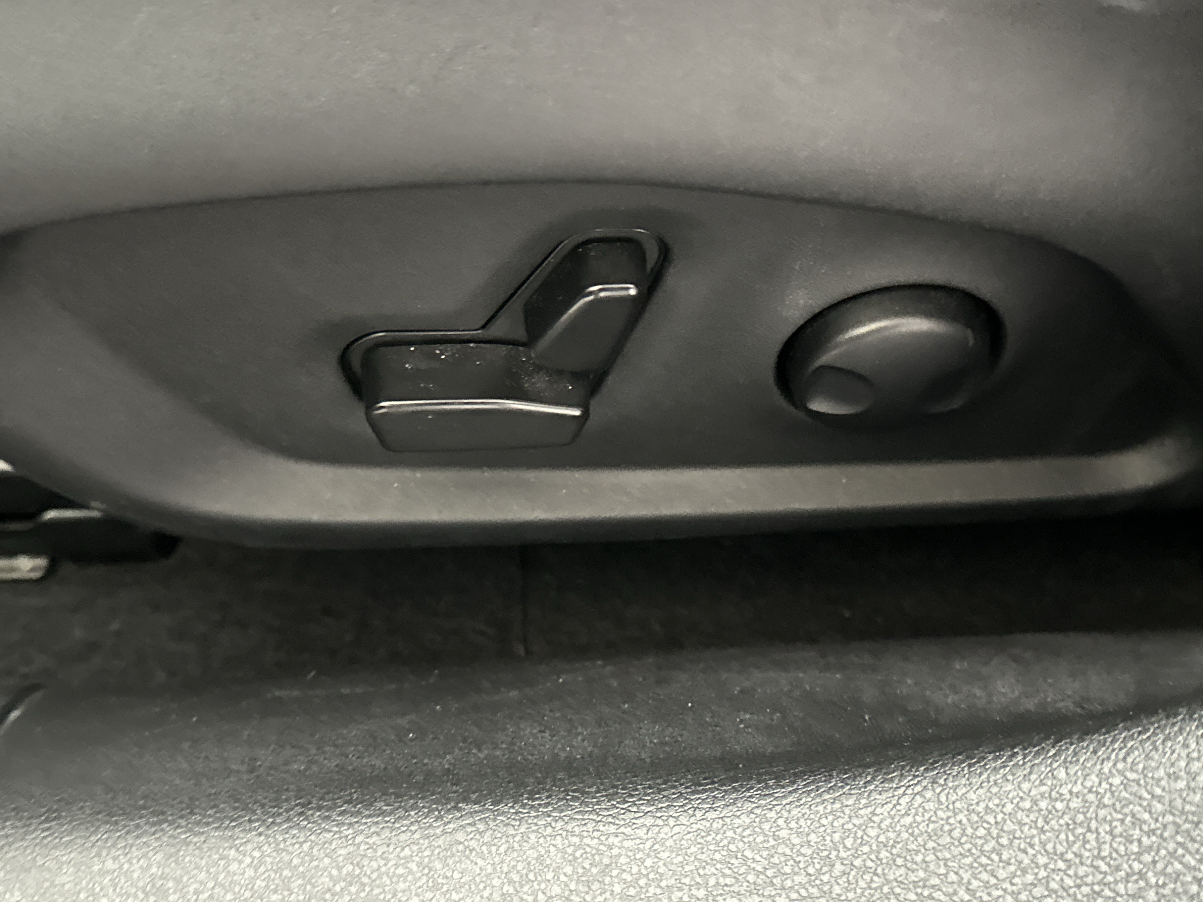 Used 2025 Jeep Compass Limited AWD/4WD image 19