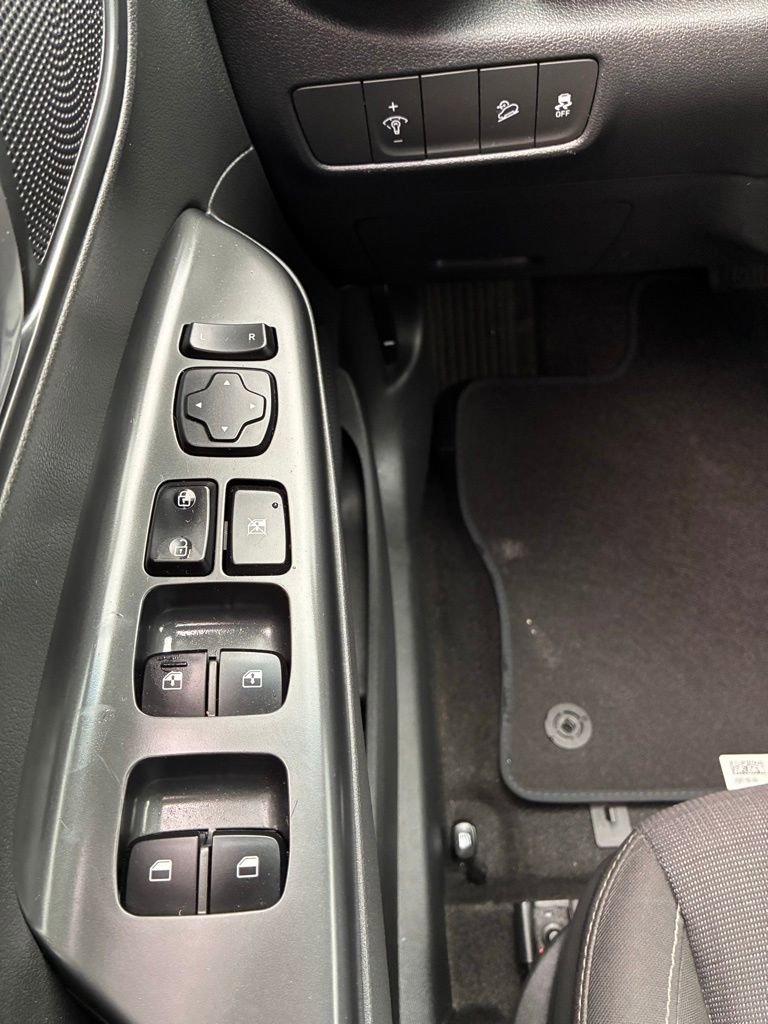 Used 2022 Hyundai Kona SEL w/ Convenience Package AWD/4WD image 24