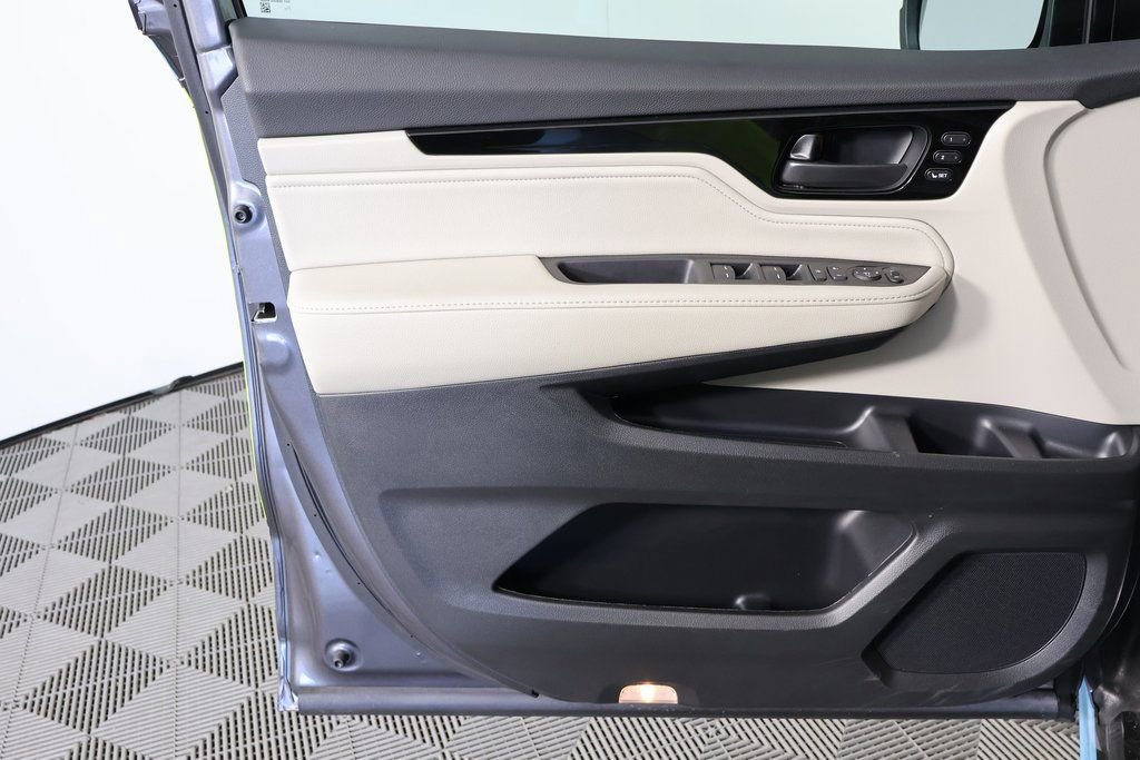 Used 2025 Honda Odyssey Touring image 11
