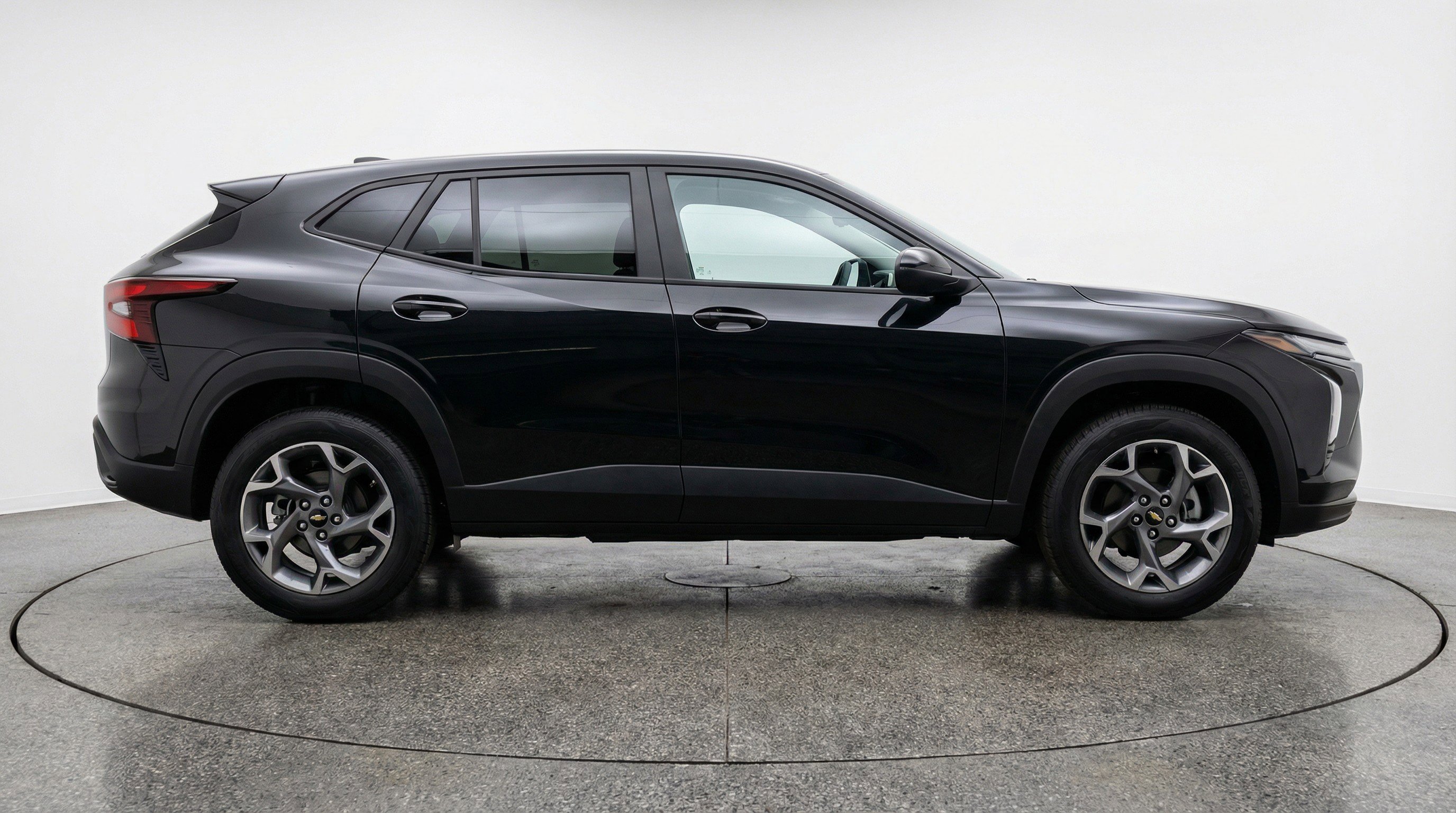 Used 2025 Chevrolet Trax LT image 11