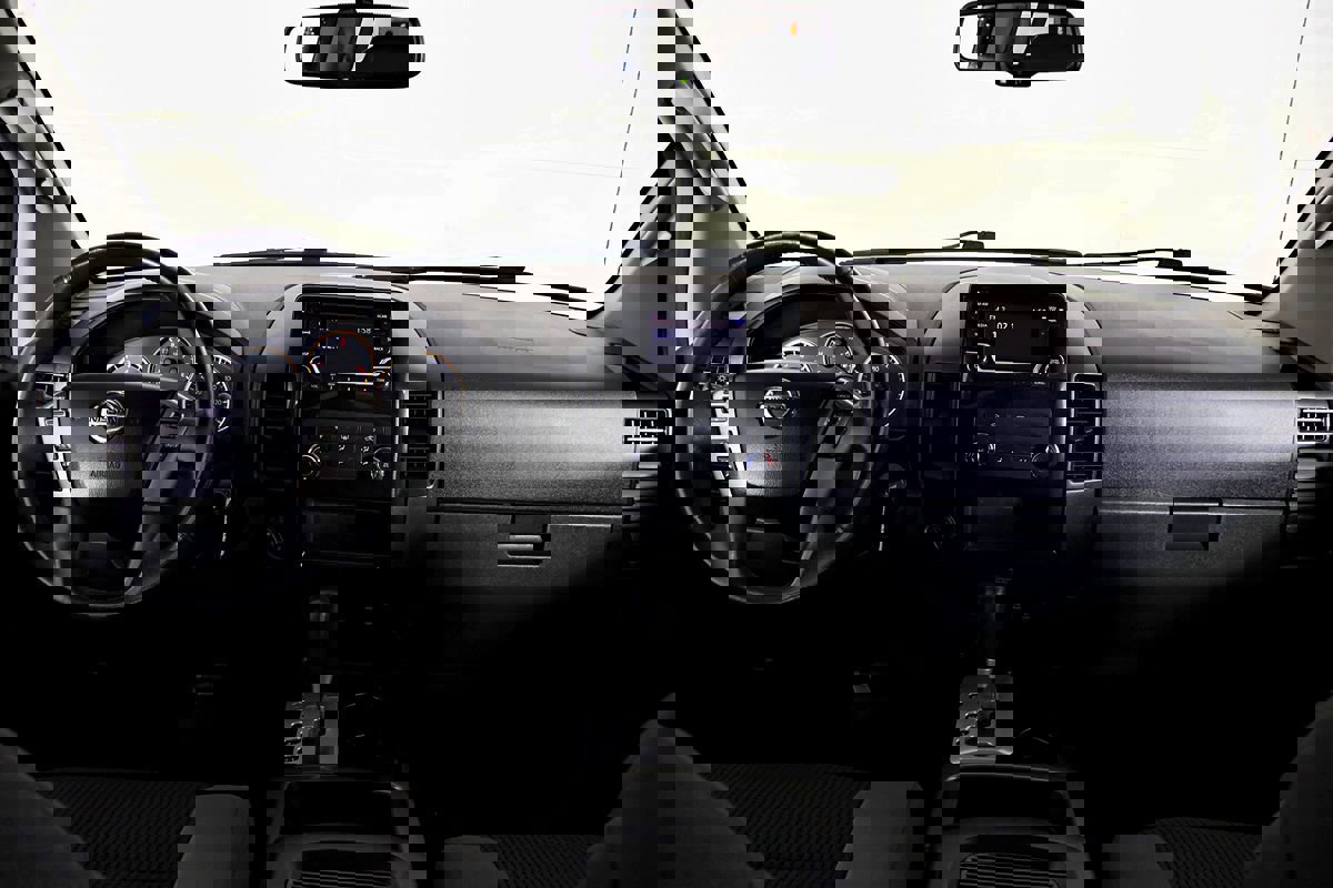 Used 2015 Nissan Titan SV image 36