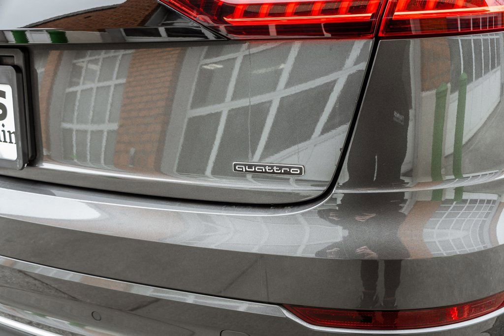 Used 2019 Audi Q8 Premium image 36