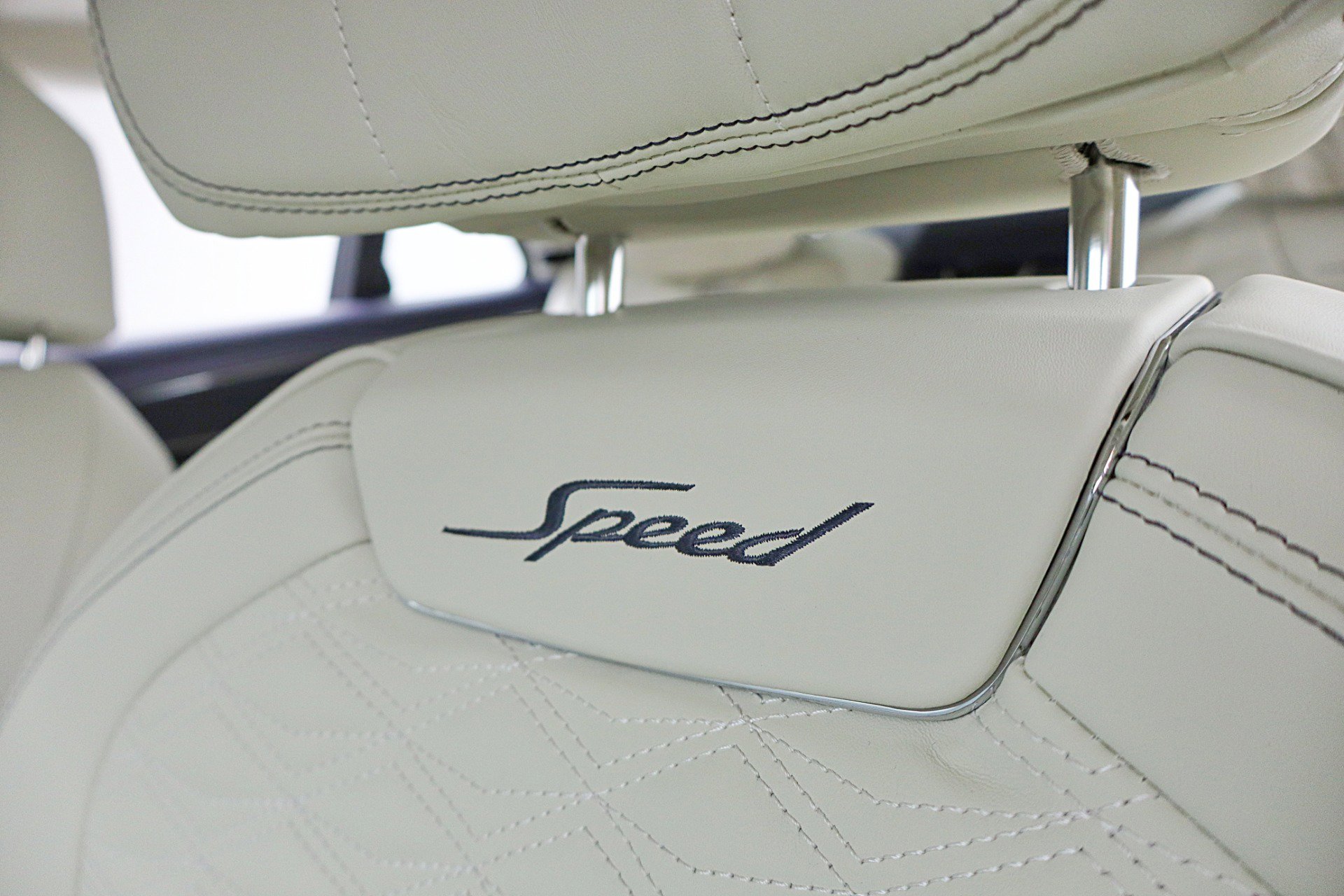 Used 2025 Bentley Flying Spur Plug-In Hybrid image 31