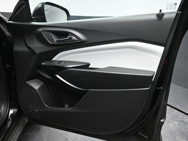 Used 2025 Chevrolet Trax LT image 18