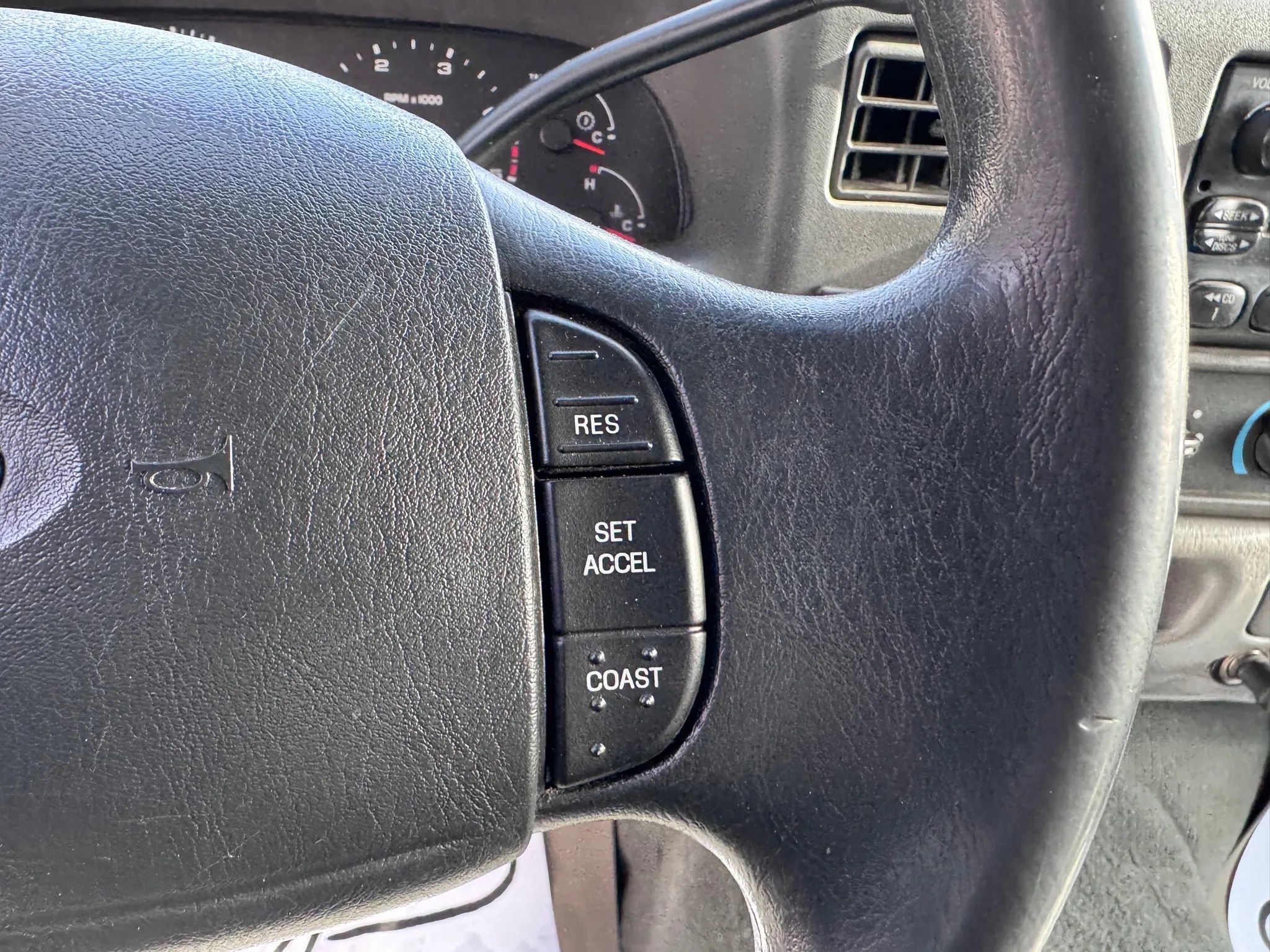 Used 2004 Ford F350 XLT image 27