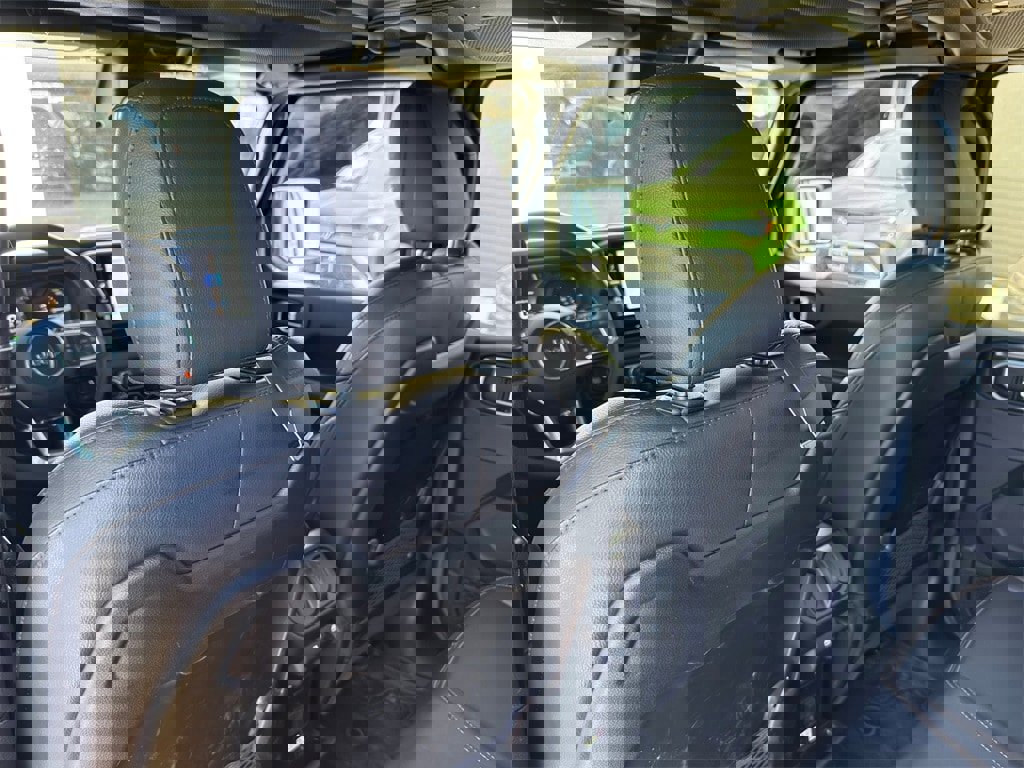 Used 2024 Jeep Wrangler Unlimited Sahara image 32