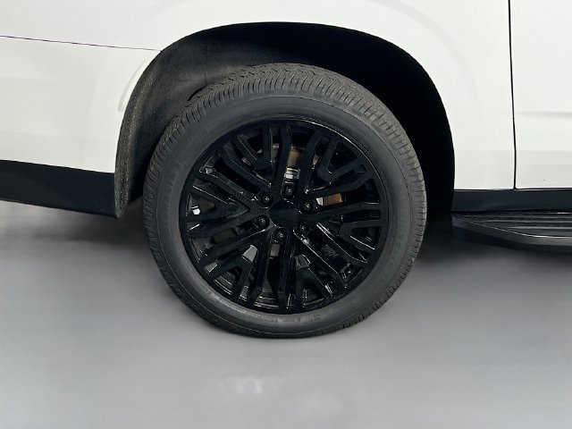 Used 2022 Chevrolet Suburban LT AWD/4WD image 40