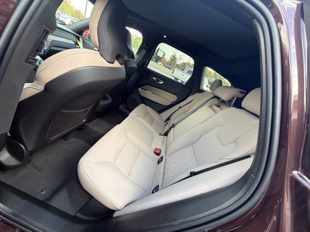 New 2027 Volvo XC60 B5 Plus AWD/4WD image 7