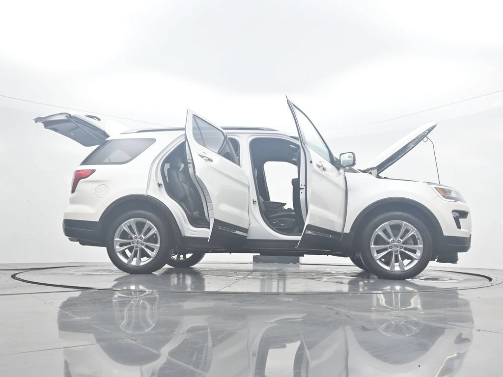 Used 2018 Ford Explorer XLT w/ Equipment Group 202A AWD/4WD image 42