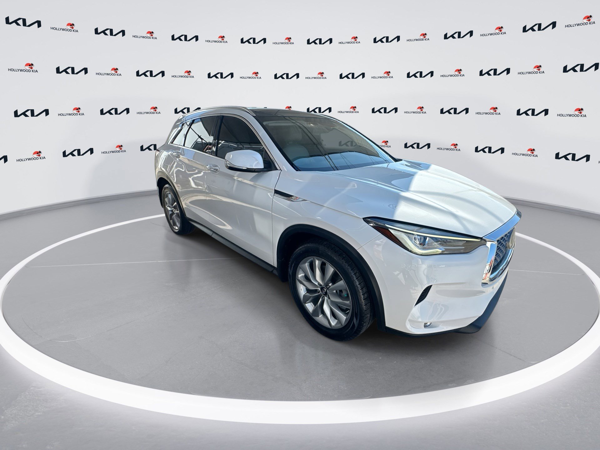 Used 2022 INFINITI QX50 Luxe image 2