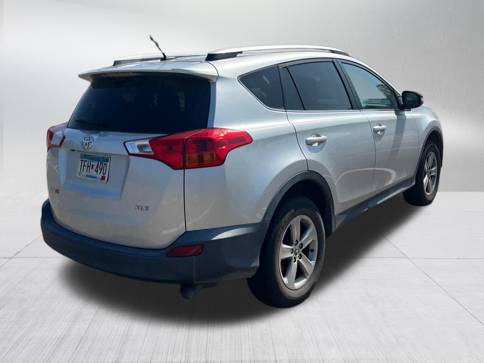Used 2015 Toyota RAV4 XLE FWD image 4