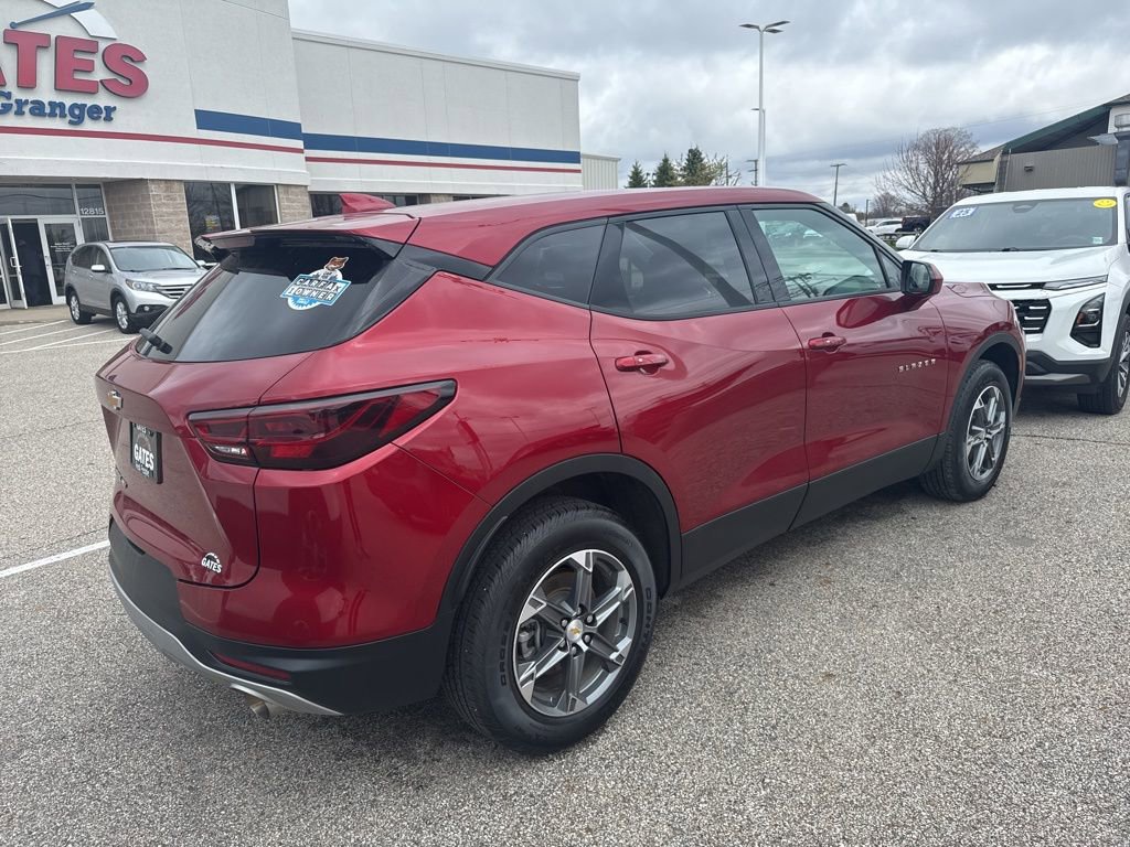 Used 2025 Chevrolet Blazer LT image 3