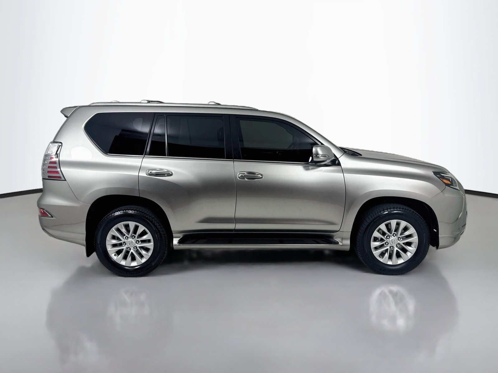 Used 2023 Lexus GX 460 Premium w/ Premium Package AWD/4WD image 9