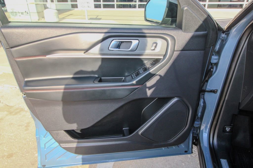 Used 2025 Ford Explorer ST-Line w/ ST-Line Street Pack image 13