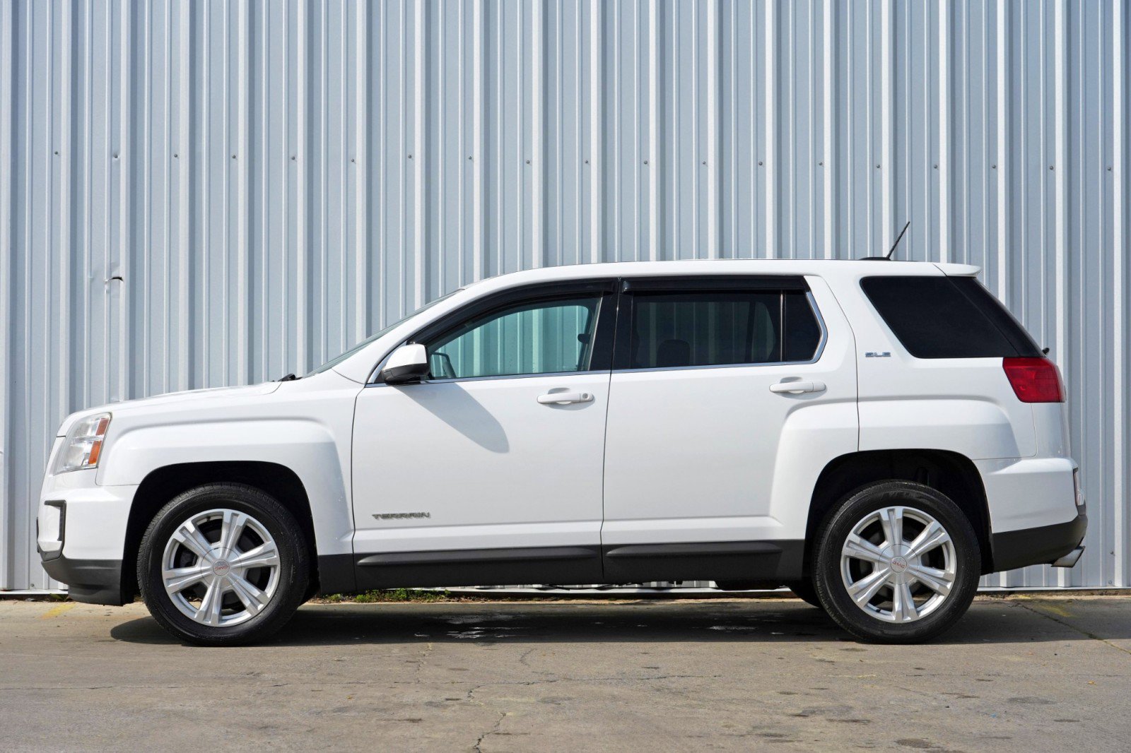 Used 2017 GMC Terrain SLE image 8