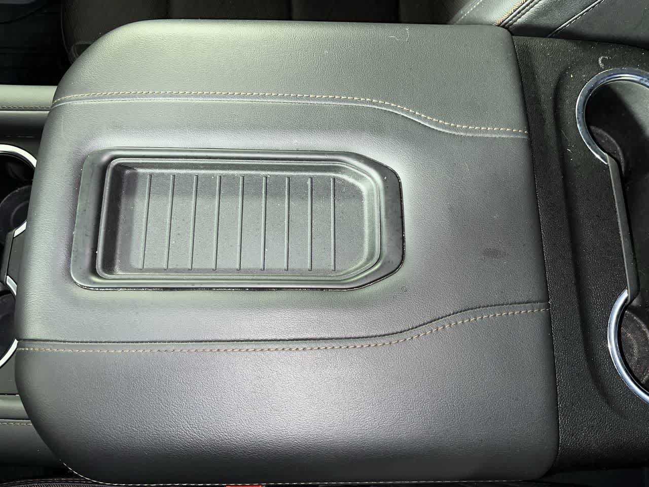 Used 2023 Chevrolet Suburban High Country AWD/4WD image 23