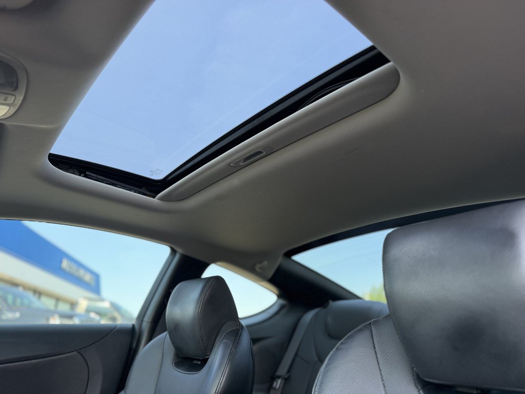 Used 2011 Hyundai Genesis 3.8 RWD image 18